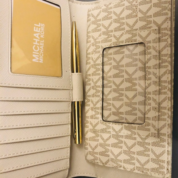 Sneaker and wallet new, MK size 6m - Picture 12 of 16